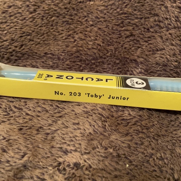 Vintage Lactona Toby Brand Junior Tooth Brush 3 Row toothbrush New - Picture 3 of 3
